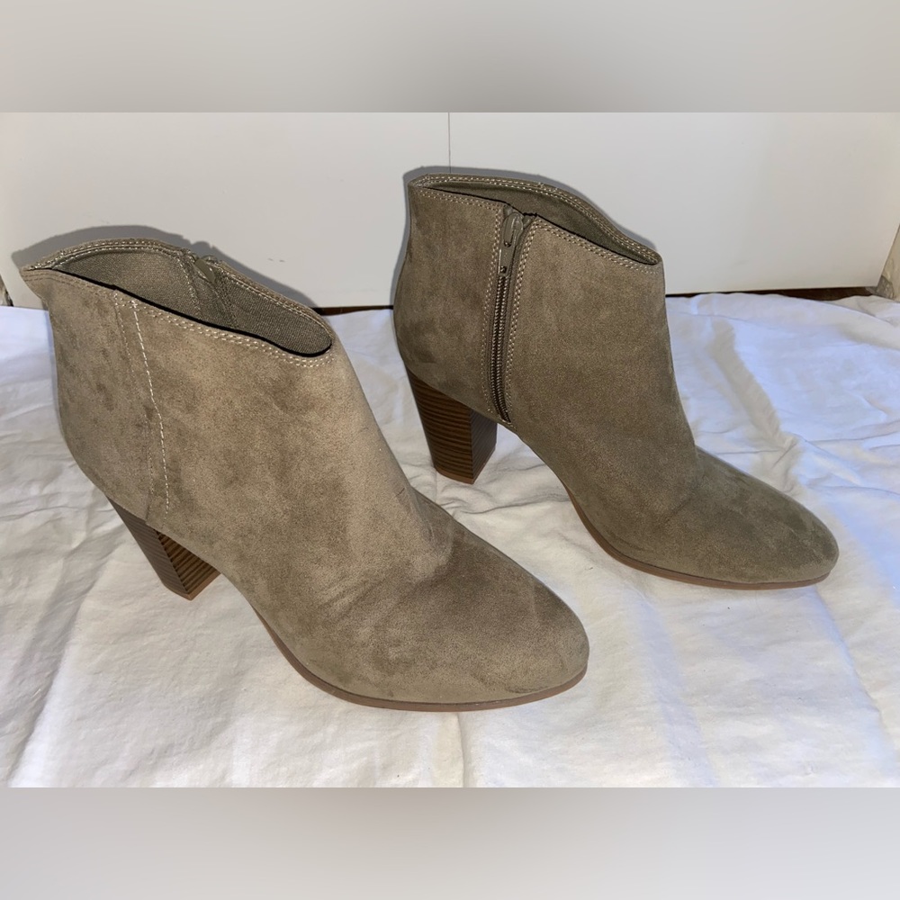 Women’s Boots, Size 9 - Picture 6 of 6
